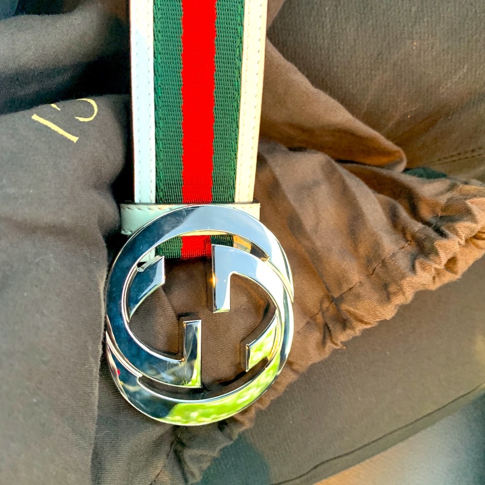 Excellent new condition, worn once, no scratches, no stains, silver buckle